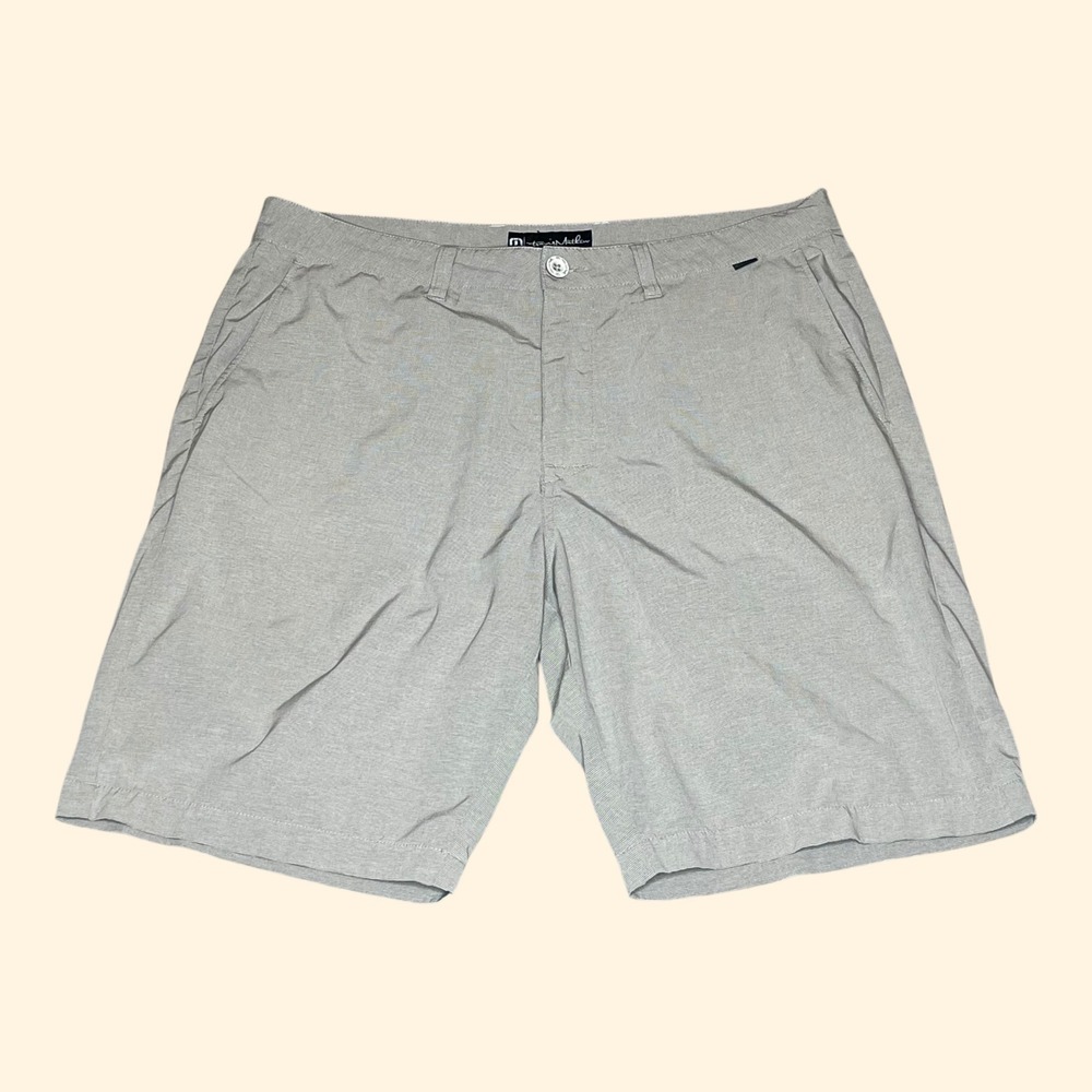 Travis Mathew Mens Golf Shorts Light Gray Stretch Performance Size 36 Flat Front